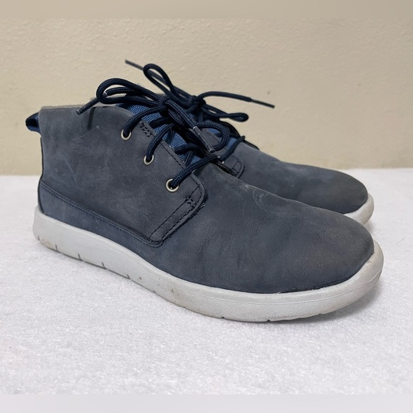 UGG Canoe Waterproof Chukka Boots 1105181K Leather Navy Blue Kids sz 2 - Picture 2 of 8